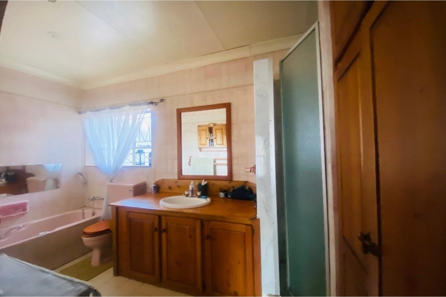 5 Bedroom Property for Sale in Sasolburg Free State
